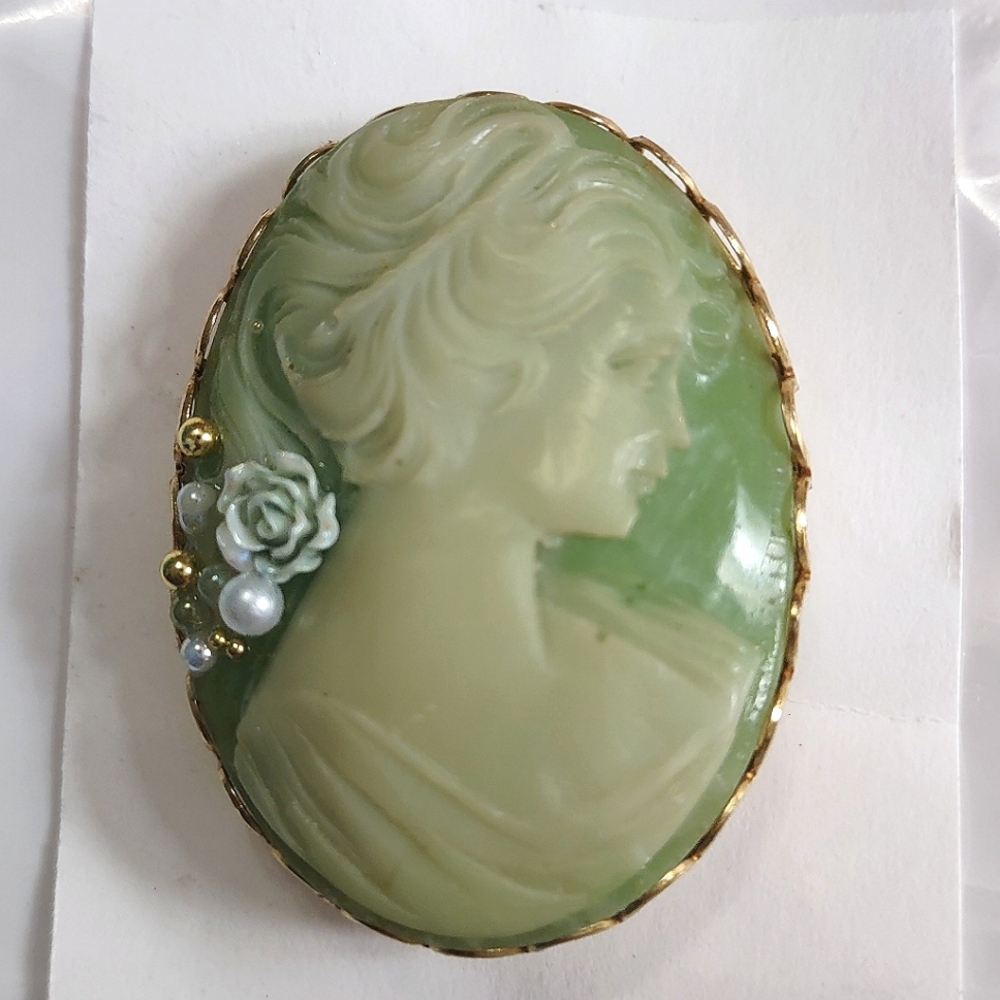 Antiqued Green & Ivory Cameo Brooch Right Face